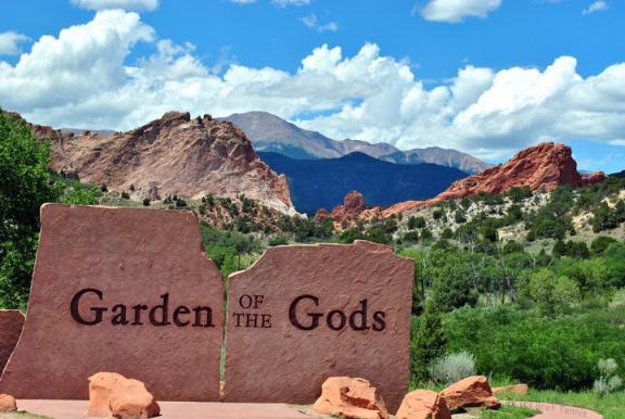 large stone sign at entrance to Garden of the Gods